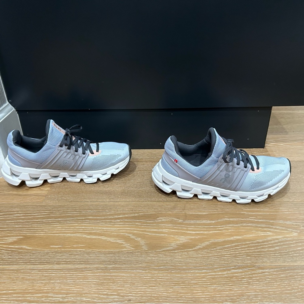 On CloudSwift women’s size 8.5